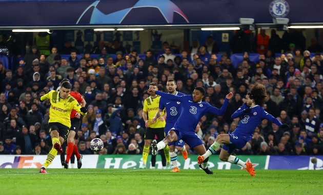 Thời gian còn lại, Dortmund dốc lực tấn công.