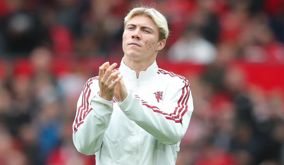 Tiền đạo: Rasmus Hojlund. Chân sút người Đan Mạch cập bến Man United từ Atalanta. Bản hợp đồng đáng chờ đợi với Man United.
