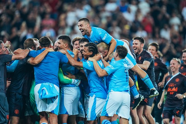 Niềm vui khó tả của Man City.