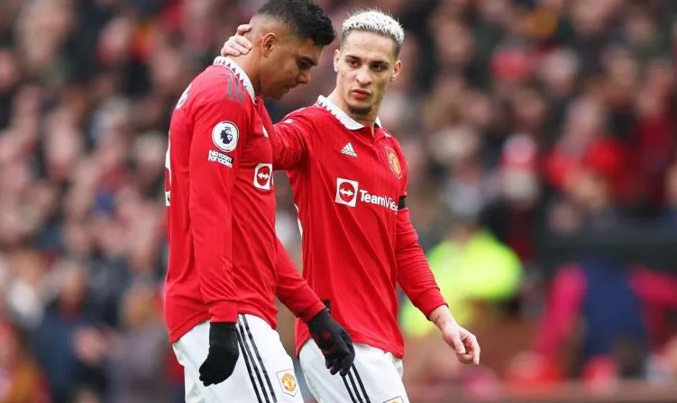 Casemiro có thể phải rời Man United.