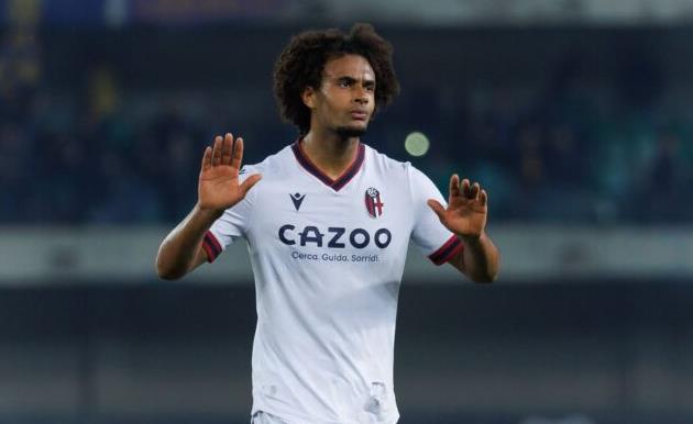 Joshua Zirkzee được so sánh với Ronaldinho.