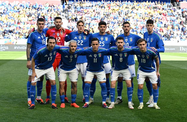 Dàn sao tuyển Ý đầy tự tin và quyết tâm trước thềm trận đấu. Azzurri đã thử nghiệm lại hệ thống 3-4-2-1, nhưng thay đổi toàn bộ đội hình xuất phát từ đội đã đánh bại Venezuela 2-1 hôm thứ Năm, bao gồm cả trận ra mắt của Guglielmo Vicario và Raoul Bellanova.