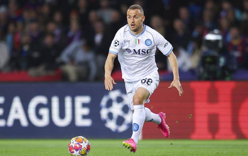 Stanislav Lobotka của Napoli đã lọt vào tầm ngắm của Barcelona.