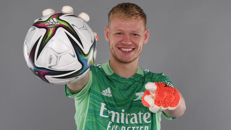 Ramsdale đang tìm đường rời Arsenal.