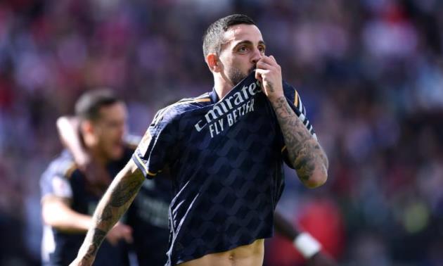 Joselu muốn ở lại Real Madrid.