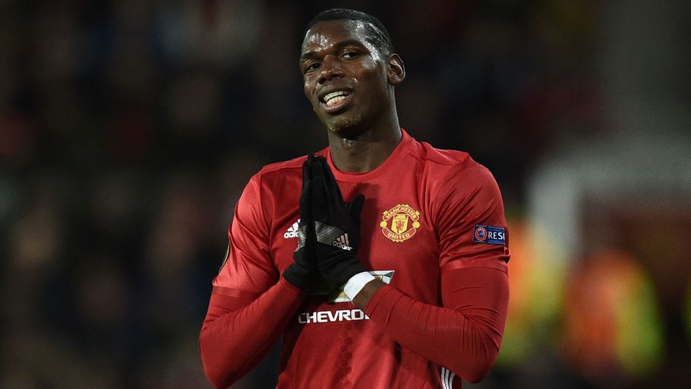Nhưng bàn thắng vẫn chưa đến với Man United. 45 phút đầu tiên kết thúc với tỉ số 0-0