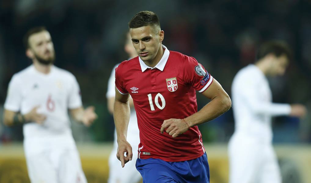 Dusan Tadic (Serbia) - 4 bàn. Cùng với tiền đạo của Newcastle Aleksandar Mitrovic, người cũng ghi được 4 bàn, Tadic đang giúp Serbia có được vị trí đầu bảng D. Trong trận đấu với Gruzia mới đây, anh đã thực hiện thành công quả penalty cân bằng tỉ số 1-1 tạo tiền đề cho cuộc lội ngược dòng của đội nhà.