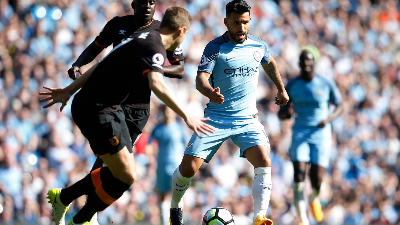 Man City lập tức dồn lên sau tiếng còi khai cuộc.