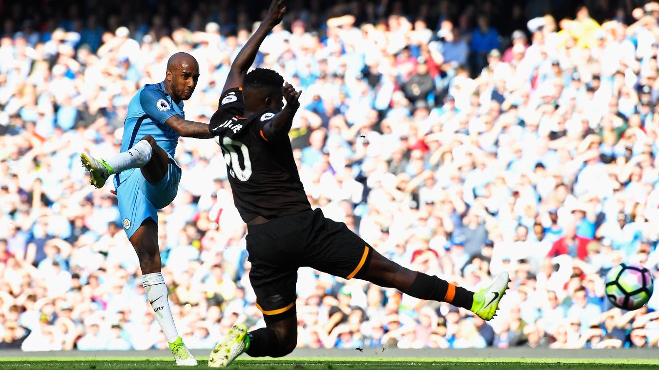 Fabian Delph cũng có riêng cho mình bàn thắng.