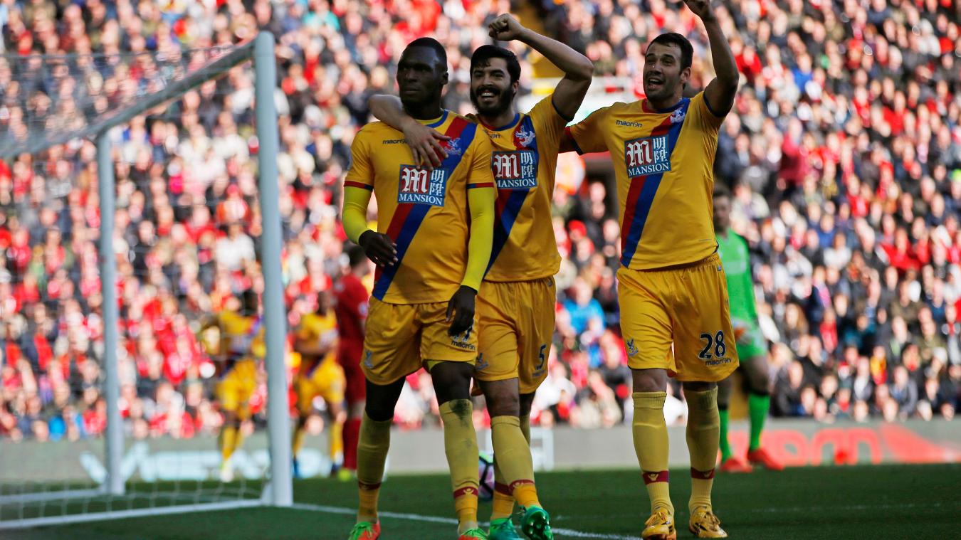 Benteke hoàn thành cú đúp phút 75 mang về chiến thắng cho Crystal Palace.