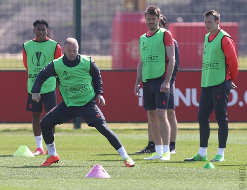 Đội trưởng Man United vẫn vui vẻ và hăng hái tập luyện.