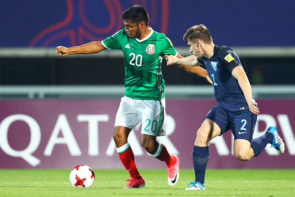 Với lợi thế hơn người, Mexico dồn hết sang phần sân trong những phút còn lại.