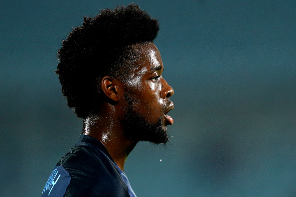 Điều nay tương đương với một chiếc thẻ đỏ, U20 Anh chỉ còn 10 người kể từ phút 72.