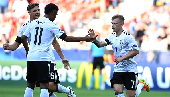 Ngưởi ghi bàn là ngôi sao sáng Max Meyer.