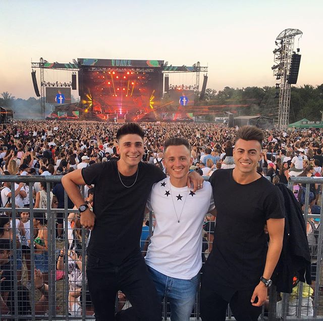 El Shaarawy tham dự một sự kiện âm nhạc cùng các chiến hữu.