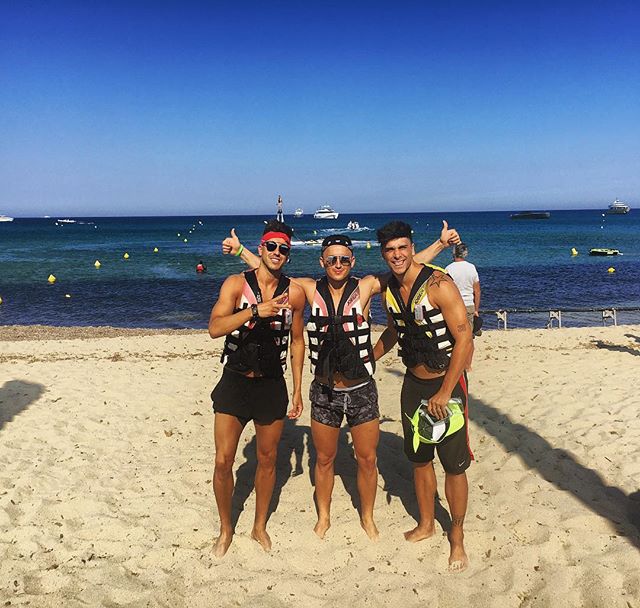 Ngày hôm sau, El Shaarawy lại vui vẻ đăng ảnh trên bãi biển.