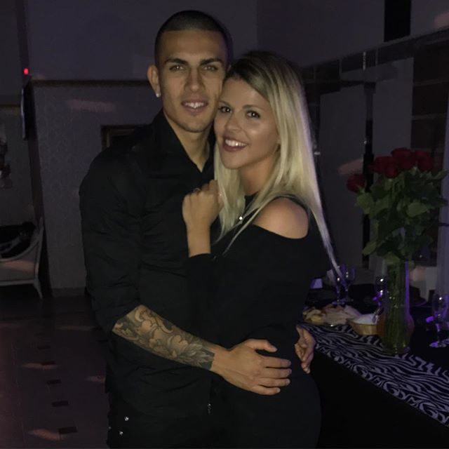 Paredes hạnh phúc bên bạn gái.