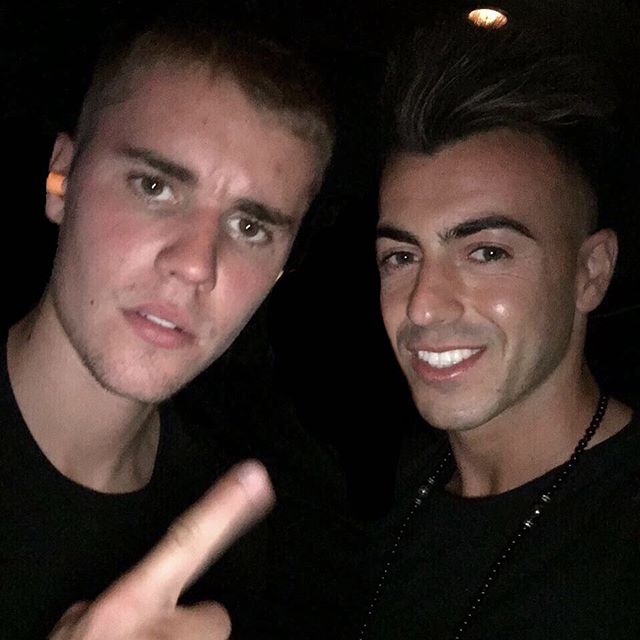 Tại đây anh đã gặp ca sỹ Justin Bieber.