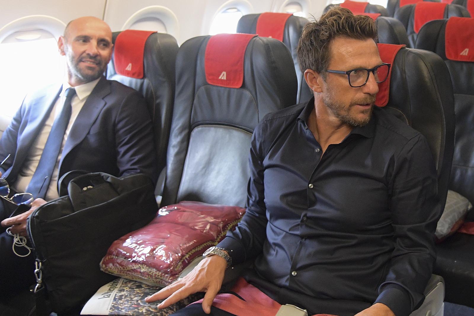 Bộ đôi quyền lực, Giám đốc thể thao Monchi và HLV Eusebio Di Francesco ngồi cùng nhau.