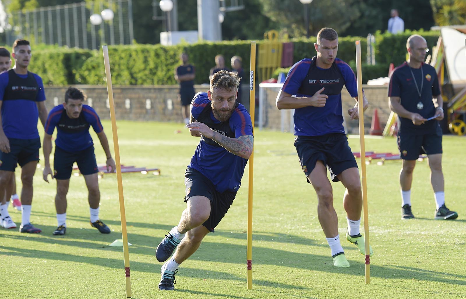 ảnh Roma tập luyện - Bóng Đá