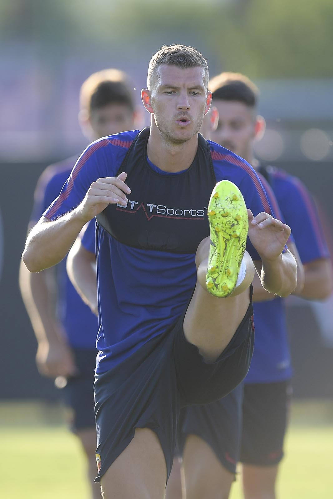 Edin Dzeko đang rất muốn lấy lại hình ảnh sau ngày ra quân nhạt nhòa