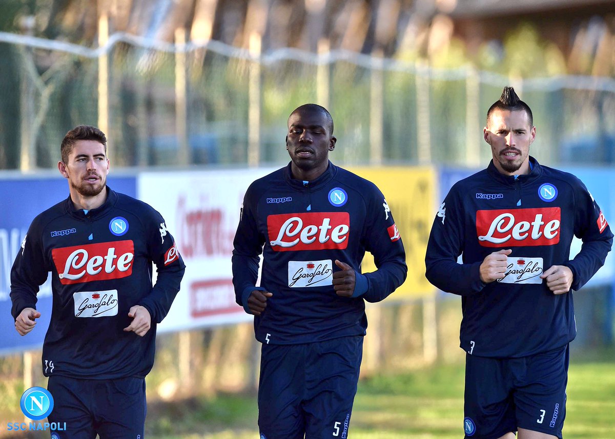 Jorginho (trái) cùng với Insigne là 2 cái tên của Napoli được triệu tập lên tuyển.