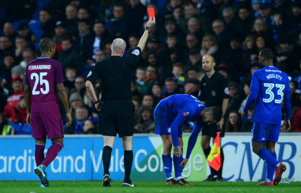 Không để thủng lưới, Man City còn khiến hậu vệ Joe Benett của đối thủ rời sân.