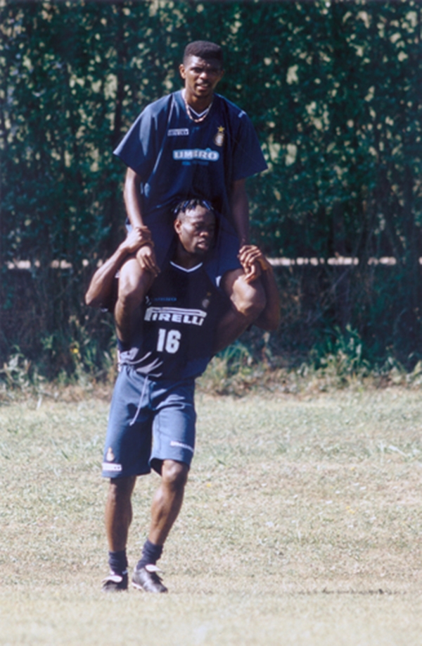 Taribo cùng người đồng hương nổi tiếng Nwankwo Kanu