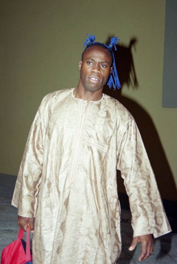 Còn đây là màu xanh cùng bộ đồ 'kỳ lạ chẳng kém'. Taribo West chia tay Inter gia nhập đại kình địch AC Milan lượt về mùa giải 1999/2000.
