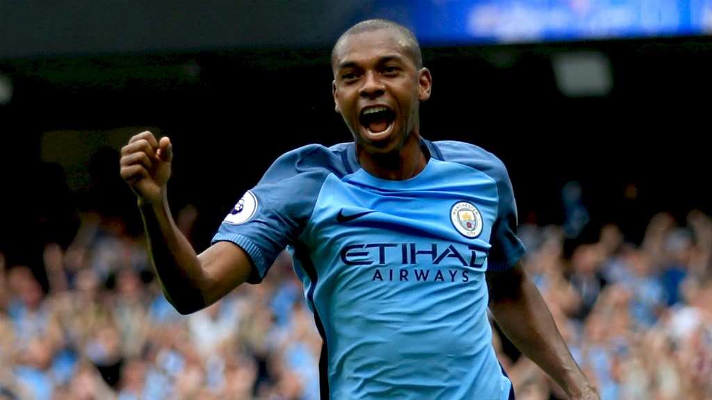 Fernandinho giờ là tiền vệ hàng đầu của bóng đá thế giới.