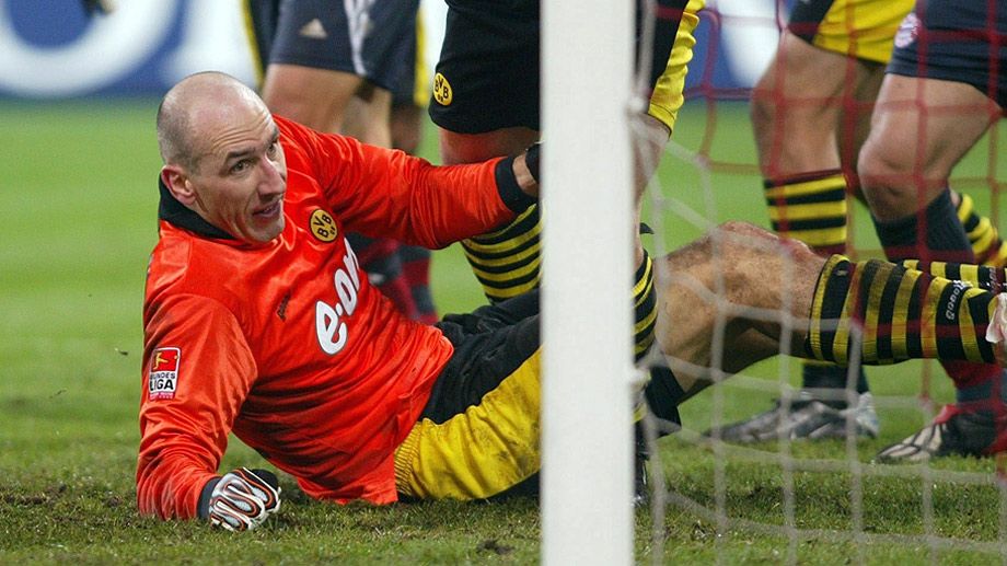 Jan Koller với chiếc áo Lehman trên người.