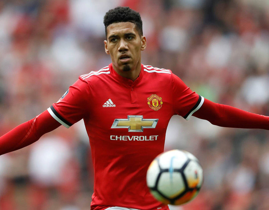 Chris Smalling - 7 điểm: Thi đấu dứt khoát, quyết đoán, Smalling đã phần nào phong tỏa thành công Harry Kane.