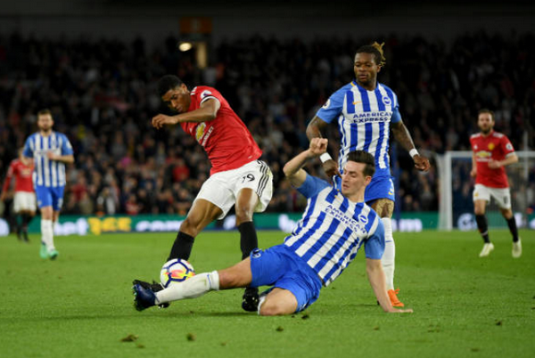 Rashford vô hại trước hàng phòng ngự Brighton.