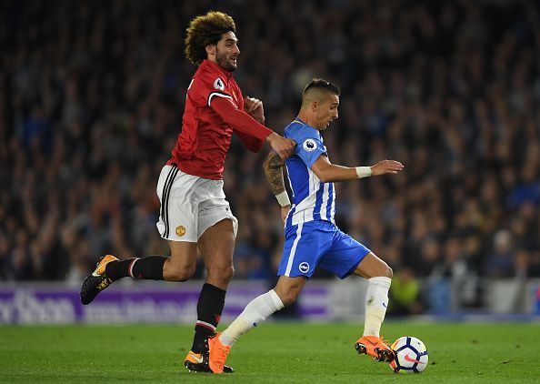 Knockaert làm khổ Fellaini.
