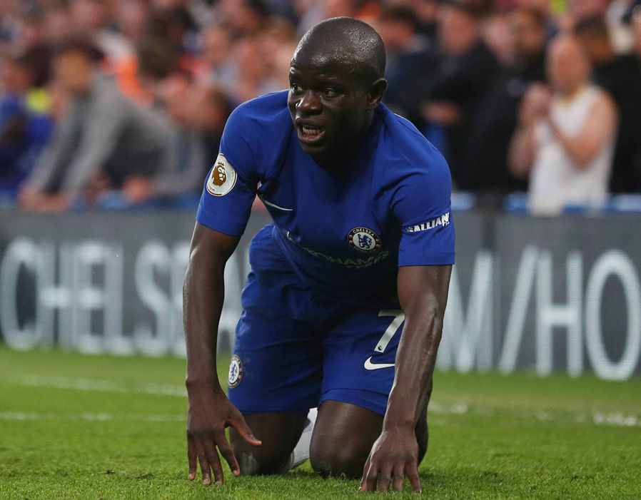 N'Golo Kante - 8 điểm: tỉ lệ kiểm soát bóng 78% của Chelsea được tạo ra phần lớn nhờ Kante, nhưng đồng đội của anh chẳng làm được gì với tiền đề anh tạo ra.