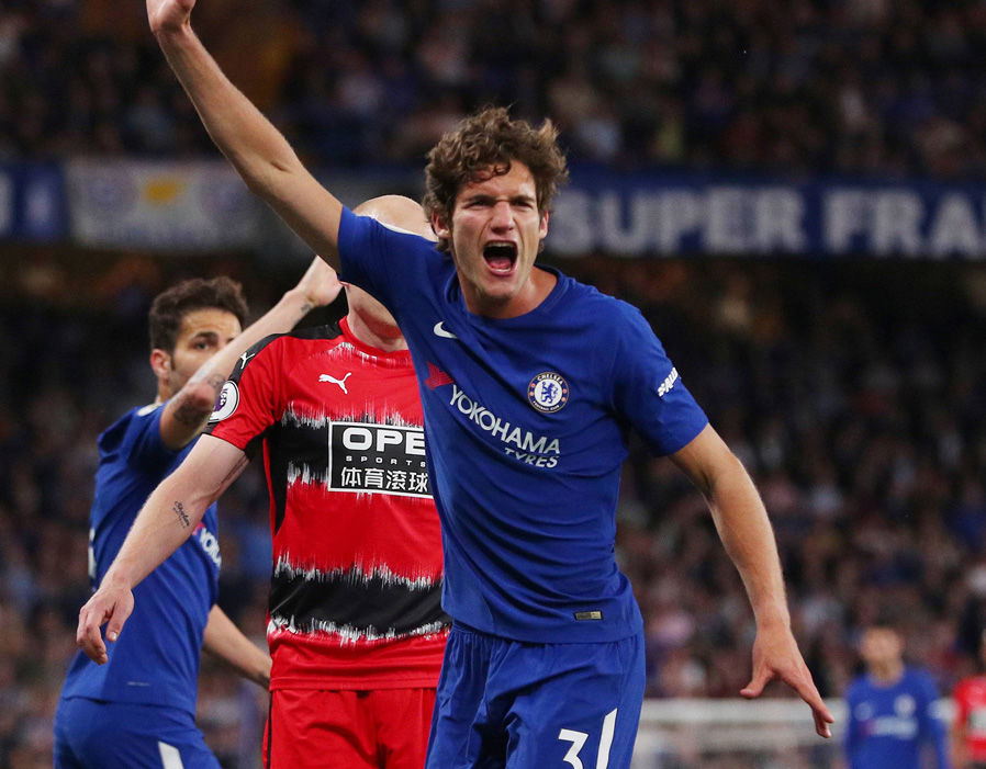 Marcos Alonso - 6 điểm: ghi bàn thắng duy nhất cho Chelsea trong trận nhưng đó là pha lập công may mắn.