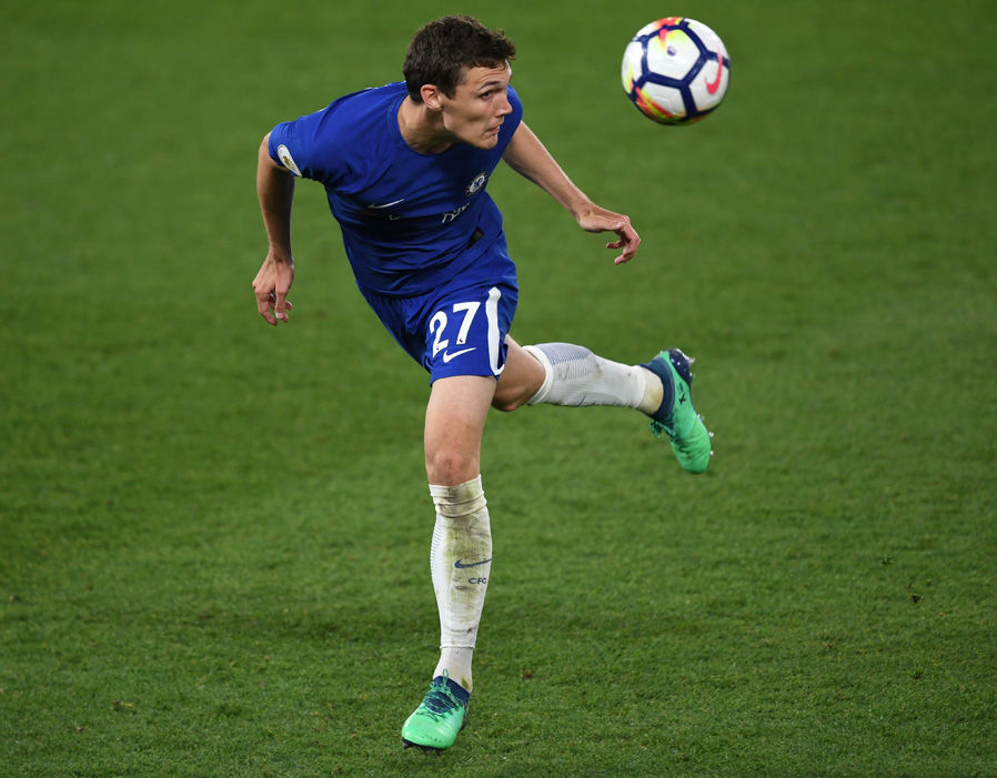Andreas Christensen - 6 điểm: thi đấu tròn vai khi theo kèm Laurent Depoitre.