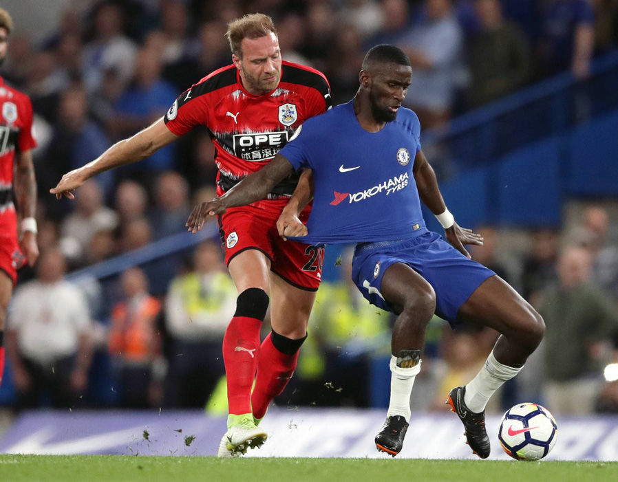 Antonio Rudiger - 6 điểm: phòng thủ ổn nhưng lại bỏ lỡ cơ hội mười mươi trong hiệp một.