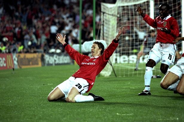 Ole Solskjaer ăn mừng sau bàn thắng quyết định.