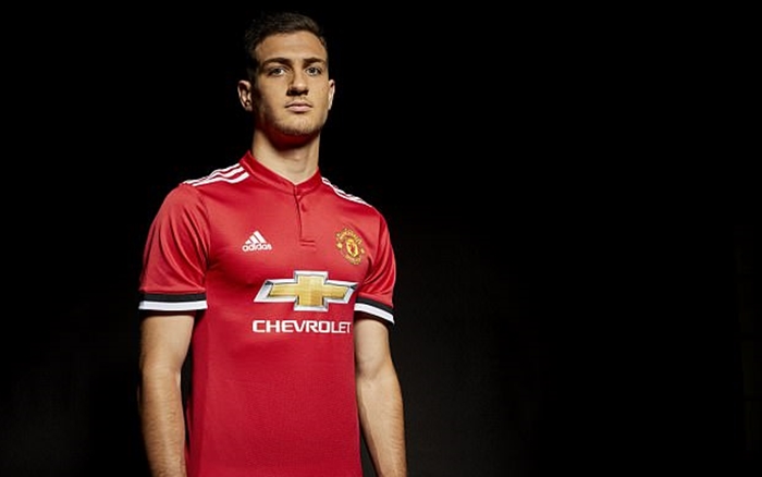 Tuy nhiên, bấy nhiêu là đủ để anh thuyết phục Mourinho mang về Old Teafford.