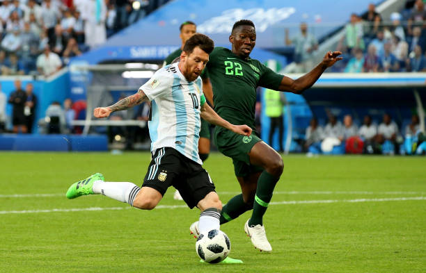 Messi mở tỉ số sau cú dứt điểm chéo góc