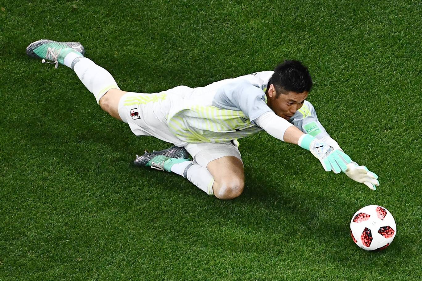 Eiji Kawashima - 6 điểm: Thực hiện nhiều pha cứu thua xuất sắc nhưng phán đoán sai trong bàn thua đầu tiên.