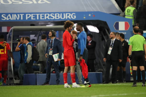 Hiểu dược nỗi buồn của người đàn anh, cuối trận, Paul Pogba đã tìm đến Fellaini.