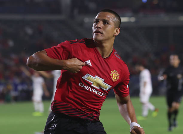 Alexis Sanchez là 'chủ công' của Man United trước Milan.