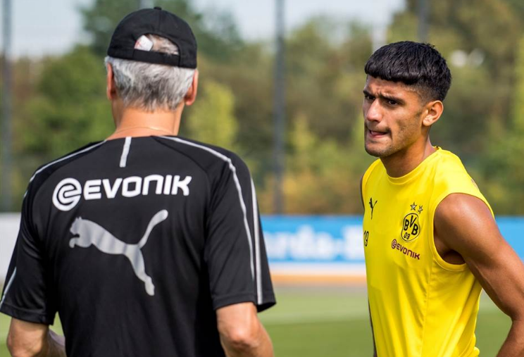 ...và tài năng trẻ Mahmoud Dahoud, cầu thủ gốc Iraq có mái tóc ngộ nghĩnh.