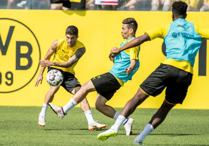 Dù chỉ mới 19 tuổi nhưng Christian Pulisic cũng không hề kém cạnh đàn anh, anh xăm kín tay trái.