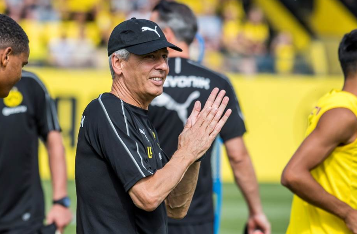 Chứng kiến những học trò ưu tú hội tựu đầy đủ, HLV Lucien Favre không khỏi vui mừng.