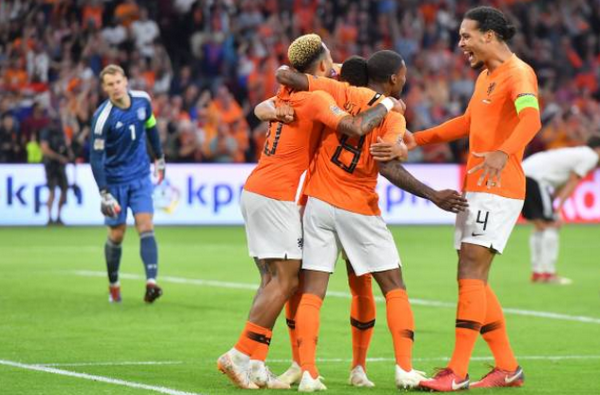 Chung cuộc, Hà Lan có chiến thắng 3-0 hoành tráng trên sân nhà.