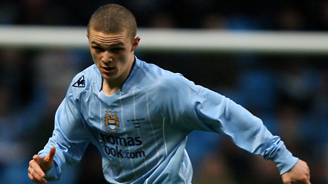 Trippier thời 'trẻ trâu' trong màu áo Man City.