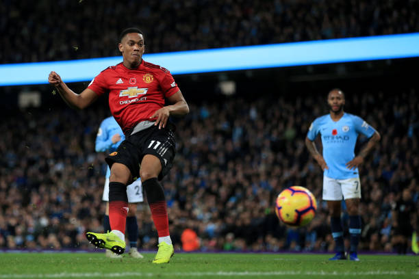 Anthony Martial thực hiện thành công quả 11m.